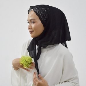 Alis in Black