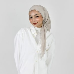 Talia Triangle in Ashen Grey