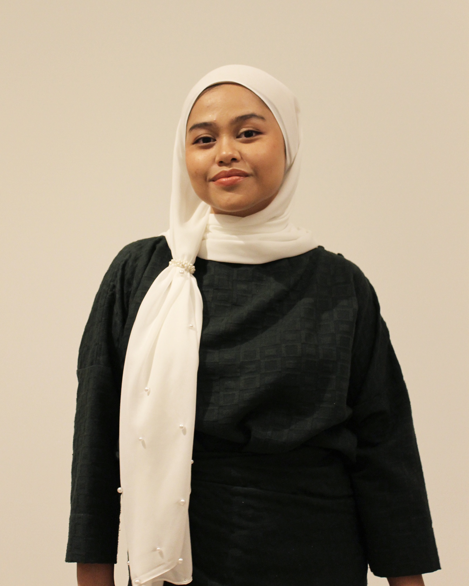 Emily Pearl Shawl in Offwhite - Image 2