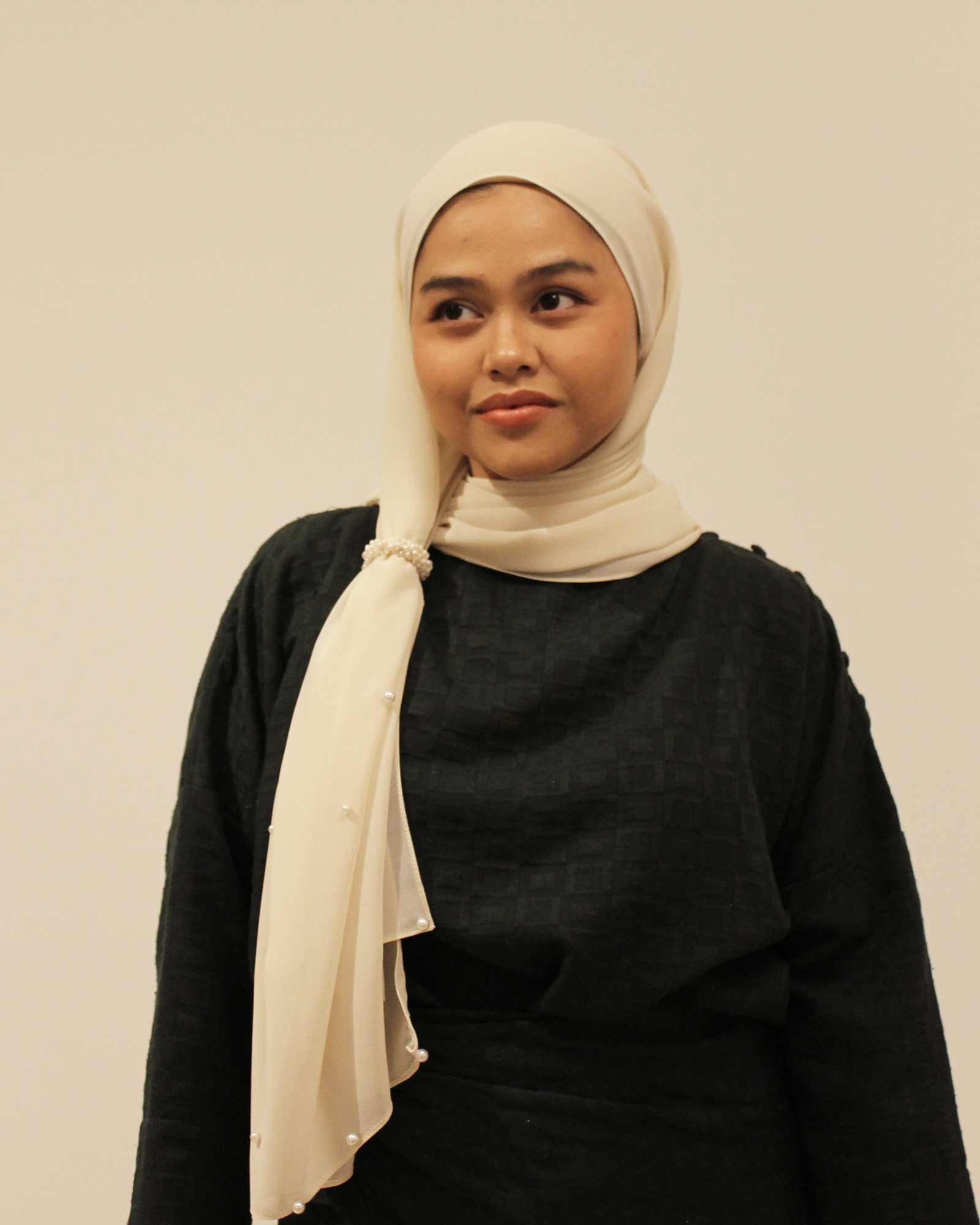 Emily Pearl Shawl in Pastel Ivory - Image 2