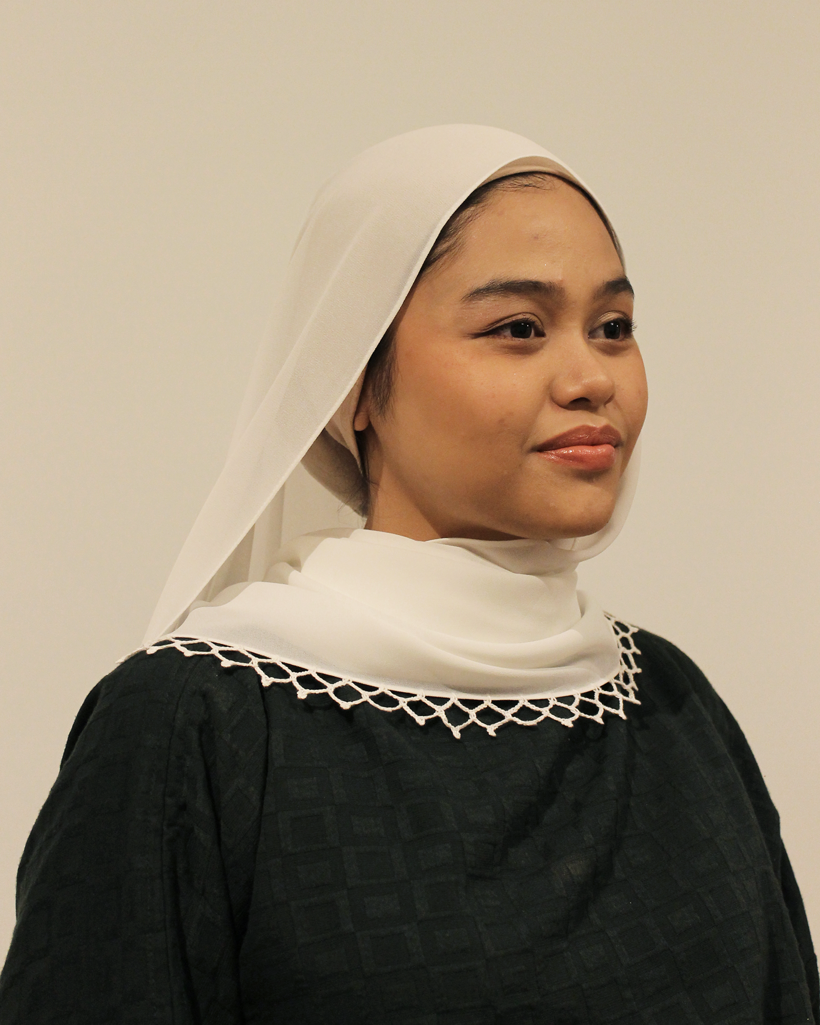 Juliette Crochet Shawl in Offwhite - Image 2