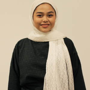 Madeline Lace Shawl in Offwhite