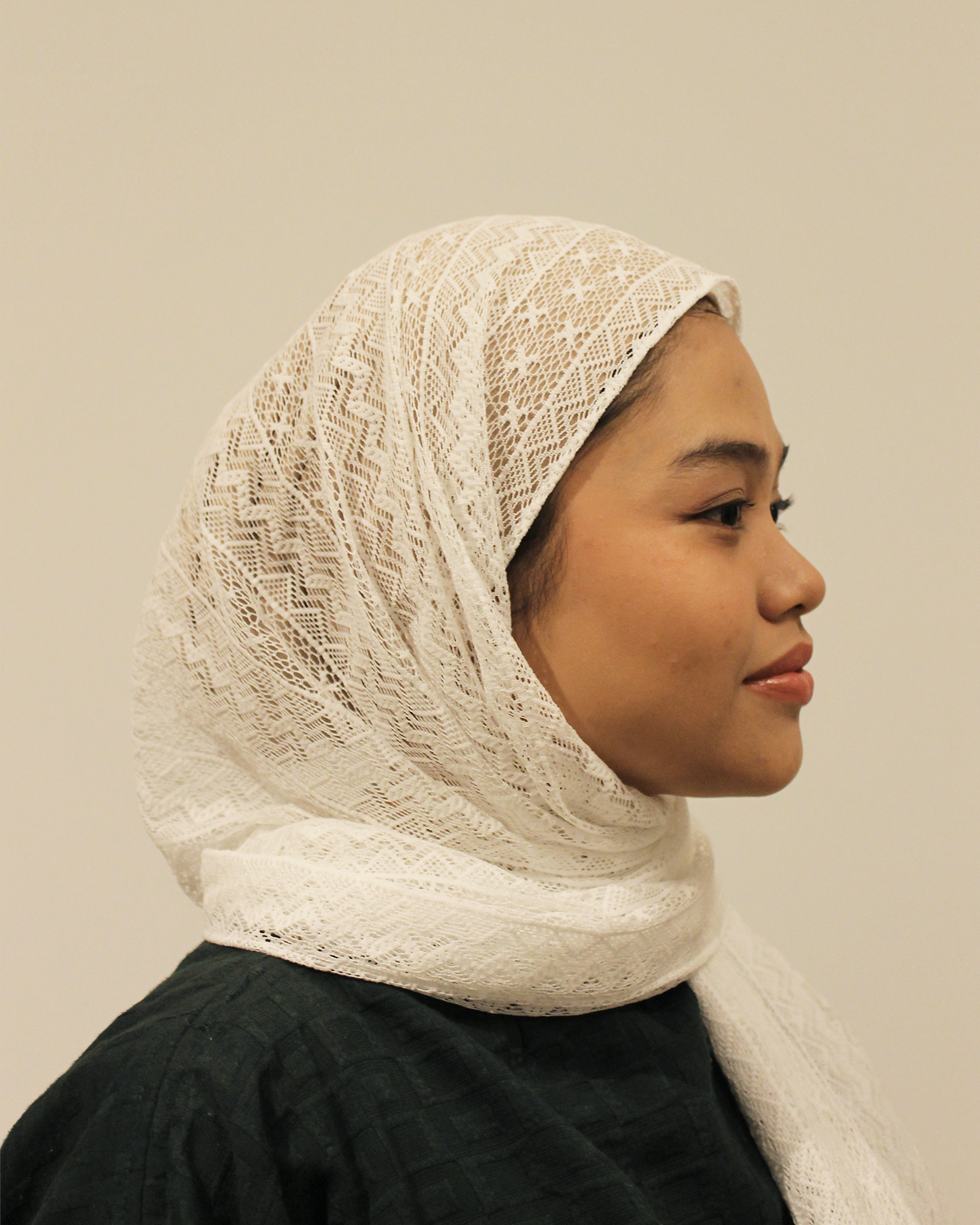 Madeline Lace Shawl in Offwhite - Image 3