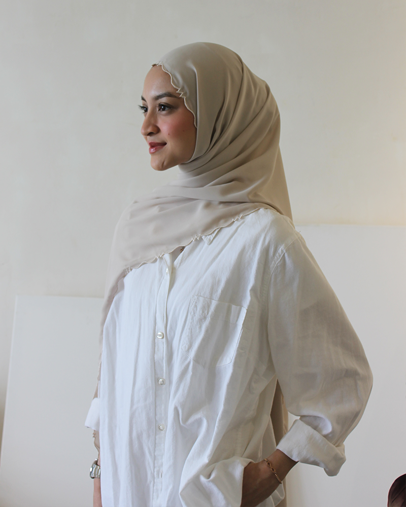 Tiara in Beige - Image 2