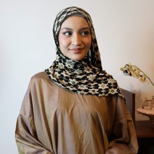Damia Lace Shawl in Black